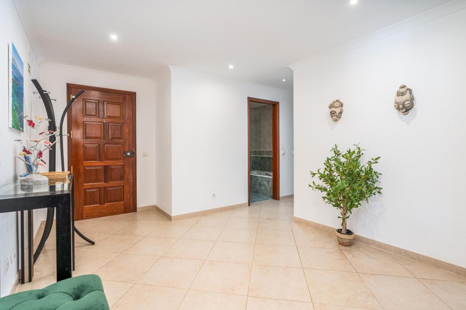 Two Bedroom Apartment - 110M2, Ac, Terrace, Wi-Fi Lagos Exterior foto