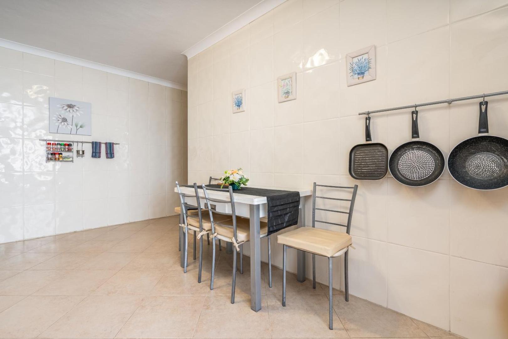 Two Bedroom Apartment - 110M2, Ac, Terrace, Wi-Fi Lagos Exterior foto